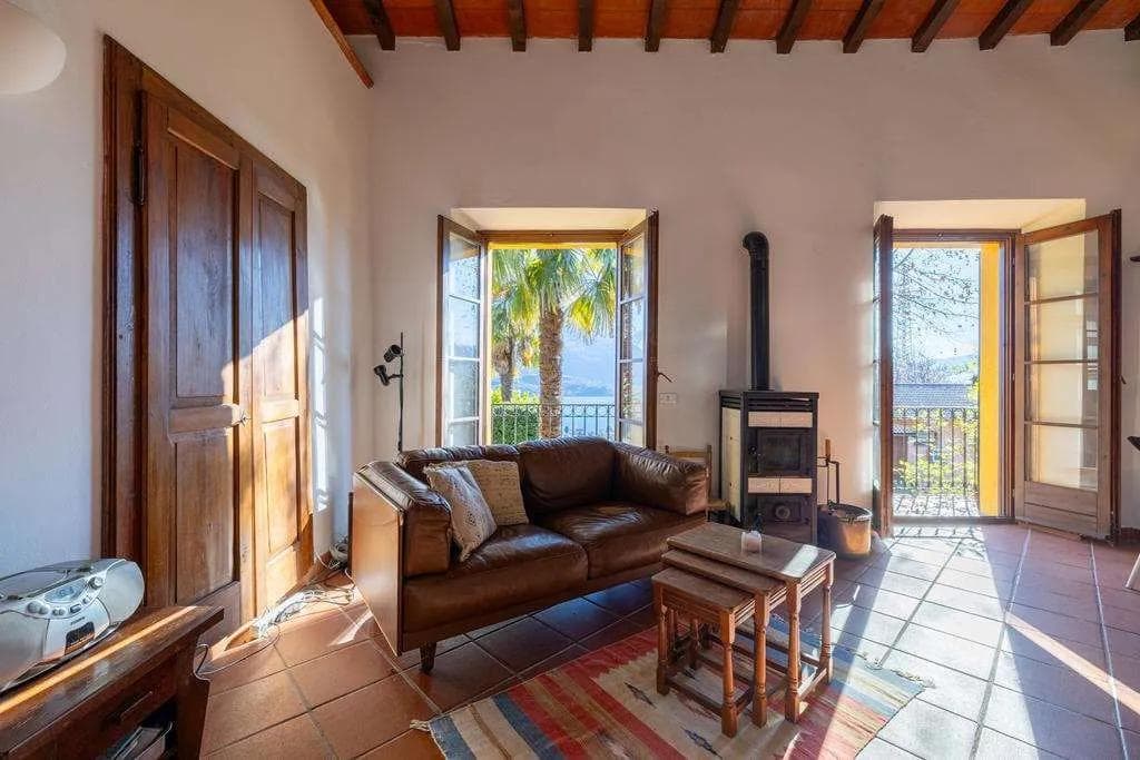 Amazing Home Nestled In The Greenery With Garden And Lake View - Image 1